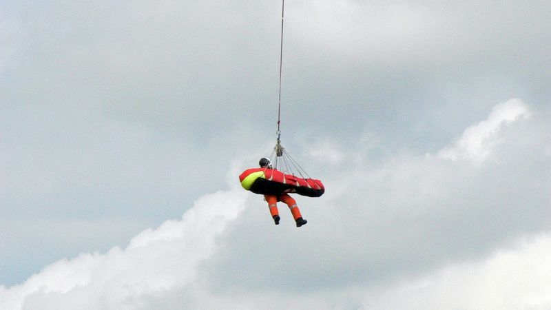 Rakouská horská služba pomocí vrtulníků zachraňovala sto  školáků